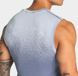 Conjunto Deportivo Personalizado para Hombre al por Mayor, Camiseta sin Mangas y Pantalones Cortos con Degradado, Transpirable, de Alta Calidad y Ecológico, Conjunto de Fitness Elite para Gimnasio - Product Image 4
