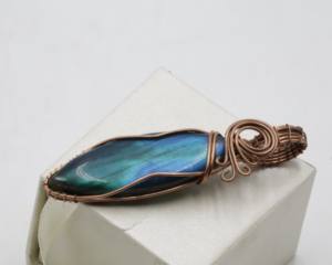 Pendentif en labradorite naturelle AAA+++ avec enroulement en fil de cuivre, bijou artisanal en pierre précieuse, taille libre, pendentif en cristal de guérison - Product Image 1