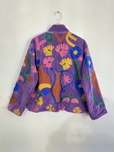 Veste en velours rose brodée à la main, motif floral complexe, style bohème chic et romantique, vêtement d'extérieur pour l'hiver - Product Image 4