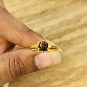 Bague en pierre de soleil au design tendance, bijoux solaires bohèmes, bagues minimalistes en laiton pour femmes, plaqué or 18 carats, fine bague céleste, vente en gros - Product Image 3