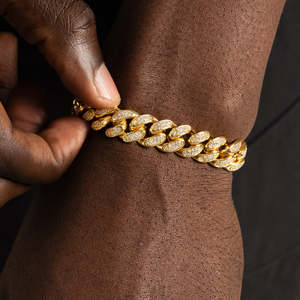Bracelet cubain de luxe semi-serti de pierres |   Bracelet Miami Cuban en or plaqué 18 carats avec micro-pavé pour hommes - Product Image 3
