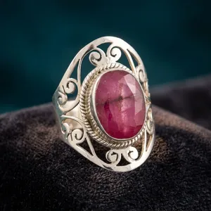 Anillo de Plata de Ley 925 con Cuarzo Rojo, Anillo de Diseño Elegante con Piedra Preciosa Natural, Joyería Vintage Hecha a Mano para Mujer - Product Image 4