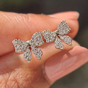 Boucles d'oreilles en or avec diamants, taille ronde, or jaune cultivé en laboratoire, fermoir à vis, bijoux fins pour femmes - Product Image 1