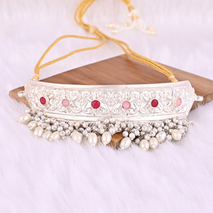 Collier ethnique en argent allemand avec chalcédoine fuchsia, hydro rose et pierre nacrée - Product Image 4