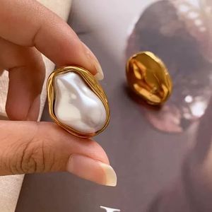 Ensemble de bijoux unisexe tendance en acier inoxydable plaqué or 18 carats avec collier et boucles d'oreilles, bague ouverte imitation perle, cadeau de mariage - Product Image 4