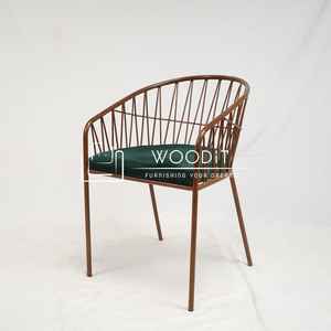 Chaise de café d'extérieur style ferme, nouveau design contemporain, 100% fer massif, bronze rouillé, avec coussin en velours doux, pour salon - Product Image 1