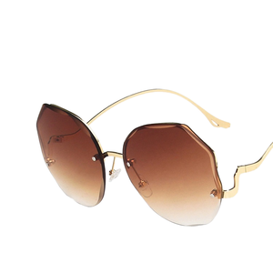 Gafas de Sol de Moda de Lujo al por Mayor, Montura Poligonal sin Aro, Protección UV, Unisex, para Viajes y Conducción - Product Image 6