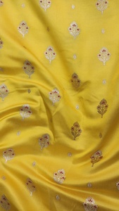 Leuchtender Banarasi Seiden-Brokat Jacquard-gewebter Blumen-Zari Designerstoff für Traditionelle Ethnische Kleidung Sari und Dupatta - Product Image 2