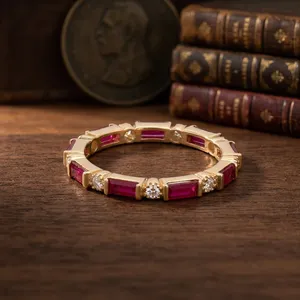 แหวนแต่งงานแบบ Eternity Band สำหรับผู้หญิง ประดับด้วยทับทิมและเพชรทรงบาแกตต์  ฝังแบบ Bezel Setting  ทองคำแท้ 18k  งานสั่งทำพิเศษ - Product Image 2