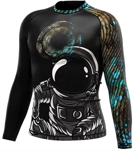 Maillot de compression à manches longues personnalisé pour homme, imprimé graphique astronaute sublimé, séchage rapide, coupe ajustée, vêtement de sport athlétique - Product Image 1