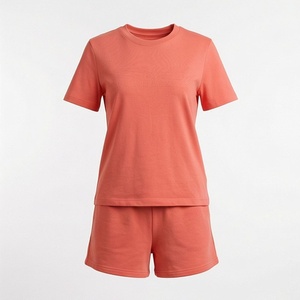 Ensemble décontracté 2 pièces tricoté pour femme : T-shirt uni corail à manches courtes et short au-dessus du genou – Idéal printemps-été - Product Image 1