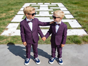 Ensemble de costume 2 pièces pour garçons, couleur violette, avec nœud papillon |   Costume formel pour enfants pour mariage ou fête |   Ensemble Blazer et Pantalon Personnalisé pour Enfants - Product Image 2