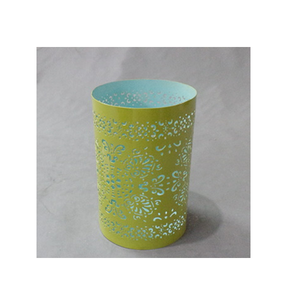 Portavelas Decorativo de Hierro Perforado, Cilíndrico, Sin Plomo, Ecológico, Hecho a Mano, Exterior Verde Claro, Interior Azul, Artístico - Product Image 4