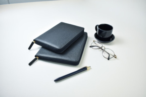 Agenda double (journal quotidien) format A5/B6, reliure cousue, couverture ronde en PU - Product Image 3