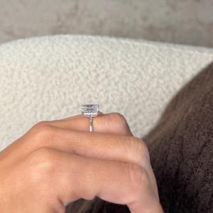 Bague de fiançailles en diamant de laboratoire taille émeraude 3 carats _ Or blanc 14 carats solitaire avec halo caché _ Certifié IGI - Product Image 3