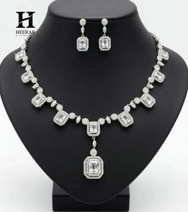 Juego de Joyería Nupcial de Lujo con Diamantes, Collar con Colgante de Oro Blanco de 14K con Corte Esmeralda y Pendientes Colgantes con Halo a Juego, Juego de Moissanita - Product Image 6