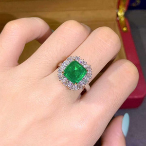Gorgeous Large 3.91ct Sugarloaf Cut Vivid <b>Green</b> Emerald <b>Ring</b>, 18K Gold Luxury Gemstone Jewelry Inlaid with 36 Brilliant Diamonds - Product Image 5