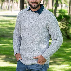 Pull tricoté confortable pour homme avec logo frontal, en fil doux, bordure côtelée, écologique et personnalisable - Product Image 5
