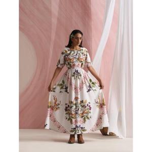 เดรสยาวสไตล์แม็กซี่ ปักลายธรรมชาติ ดีไซน์เก๋ไก๋ ตัดเย็บช่วงเอวอย่างประณีต ผสมผสานความหรูหราอย่างลงตัว เหมาะสำหรับใส่ได้ทั้งกลางวันและกลางคืน - Product Image 1