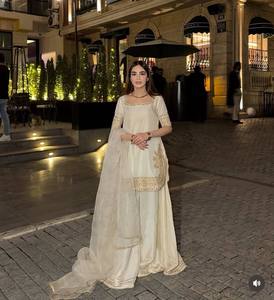 Ensemble haut, pantalon palazzo et dupatta en coton de luxe pour soirée, avec broderie de sequins lourds et manches, idéal pour les occasions festives - Product Image 2