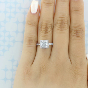 แหวนหมั้นเพชรทรงคุชชั่นสีขาวทองประดับเพชรแล็บโกรว์แบบฮาโล - Product Image 2