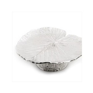 Exquisito Soporte Dorado con Base de Serpiente para Exhibición de Chocolate, Ideal para Postres en Eventos Especiales, Mesas de Fiesta y Regalos - Product Image 3