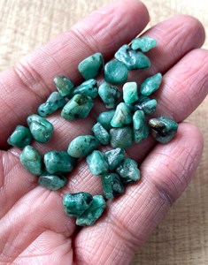 Émeraude naturelle de Zambie, pierre brute, cristal vert, émeraude brute non traitée, fabrication de bijoux, vente en gros, approvisionnement en vrac - Product Image 6