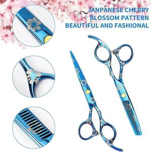 กรรไกรตัดผมลายดอกไม้สีฟ้า สแตนเลส 32 ฟัน ใบมีดคม ด้ามยาว สำหรับคนถนัดขวา ใช้ในร้านเสริมสวย - Product Image 6