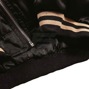 เสื้อแจ็คเก็ตผ้าซาตินปักลายพรีเมียมจาก Fabric Studio แบบสั่งทำพิเศษ ด้านหน้าเป็นผ้าซูกะจัน เป็นมิตรกับสิ่งแวดล้อม ระบายอากาศได้ดี น้ำหนักเบา แฟชั่นทันสมัยสำหรับผู้ชาย - Product Image 5