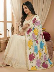 Salwar Kameez ethnique de créateur en organza de soie Tebby de qualité supérieure avec broderies lourdes pour les occasions de fête et de mariage - Product Image 5