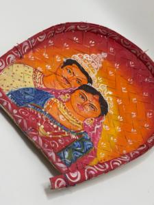 Cuadro Decorativo de Pared con Retrato de Arte Folclórico Tradicional Tejido a Mano con Caña, Decoración para el Hogar, Artesanía de Bambú Hecha a Mano, Marco Rojo Vino, Madera para Diwali - Product Image 3