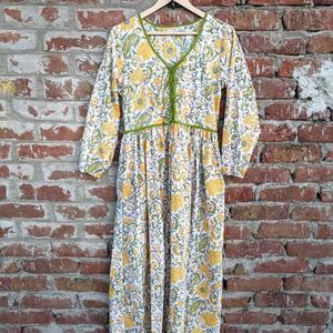 Vestido maxi indio con estampado floral, de algodón y gasa, con bordado y borlas, cuello en V, manga larga, para mujer. - Product Image 1