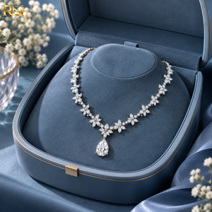 สร้อยคอทรงหยดน้ำประดับเพชรแล็บโกรว์ลายดอกไม้ Royal Vine |   ทองคำแท้ 9K 14K 18K เครื่องประดับชั้นดี ดีไซน์พฤกษศาสตร์ ประดับอัญมณีอย่างมีศิลปะ - Product Image 3