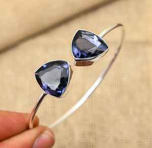 Brazalete Delicado con Iolita, Elegante Brazalete de Plata de Ley 925 Hecho a Mano, Regalo de Cumpleaños - Product Image 1