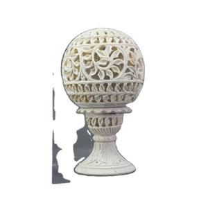 Porte-bougie rond en pierre de savon noire naturelle fait à la main en Inde avec support et porte-bougie en pierre de savon noire faits à la main en fabrication - Product Image 4