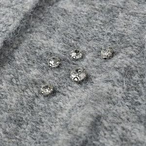 Cardigan respirant à col en V avec garniture perlée pour homme, pull tricoté boutonné à motif losanges pour le gala - Product Image 3