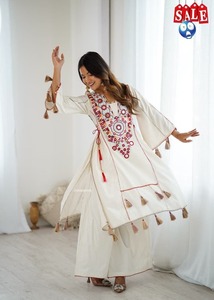 Conjunto de Pantalón y Top Informal de Algodón Khadi Puro Étnico para Mujer, con Bordado y Borlas, Corte Holgado, Largo Midi, Estilo India Pakistán - Product Image 1