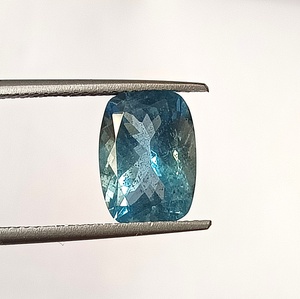 Aigue-marine naturelle taille émeraude et taille coussin 8x11.4x6mm, pierre précieuse en vrac pour la fabrication de bijoux, 3.55 carats, bleue avec jeu de couleurs - Product Image 2