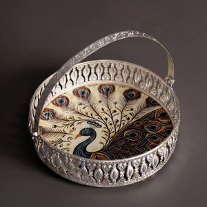 Plateau de service contemporain en argent allemand à motif paon pour panier-cadeau de fête - Product Image 1