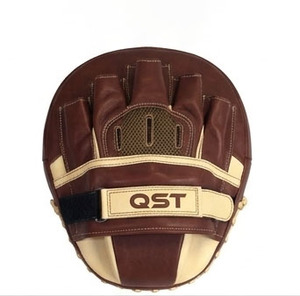 QST BFP-1402 Coussinets de frappe en cuir microfibre – Légers, respirants, avec design incurvé à fixation par crochet pour l'entraînement de Kickboxing et Taekwondo, personnalisables - Product Image 5