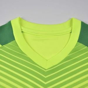 Conjunto de Camiseta y Pantalones Cortos de Fútbol para Hombre, Cuello en V, Color Verde, Manga Corta, Absorbe la Humedad, Sublimado, Número Personalizado 11, Todas las Temporadas, 100% Poliéster - Product Image 3