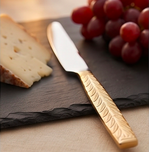 Ensemble de couverts élégants avec poignées dorées et couverts en métal poli miroir, compatibles lave-vaisselle, pour événements de mariage - Product Image 2