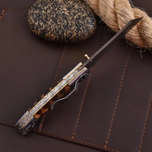 Cuchillo plegable de cobre damasco forjado a mano con mango de madera y clip de bolsillo, funda de cuero, cuchillo de caza EDC personalizado CuMai. - Product Image 4