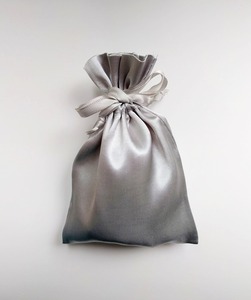 Sac à bijoux en satin en gros avec personnalisation de marque, sac anti-poussière en tissu doux pour montres, accessoires et cosmétiques - Product Image 1