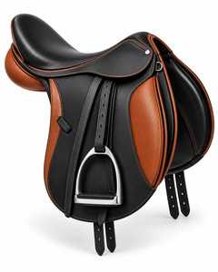 Selle d'équitation anglaise traditionnelle pour l'équitation et les sports équestres, en cuir noir et marron, avec étriers - Product Image 2