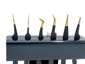 Juego de Pinzas para Pestañas de Acero Inoxidable con Recubrimiento Dorado de Precisión y Mango Negro para Uso Profesional en Extensiones - Product Image 3