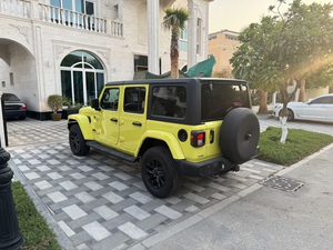 Toyota Levin TRD Off-Road Berline 2024 d'occasion, jaune, cuir clair, turbo, conduite à gauche, moteur essence 4.1-6L, transmission automatique, pneus R21 - Product Image 3