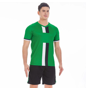 Tenue de football de haute qualité, respirante, design personnalisé, uniforme en polyester pour clubs et équipes - Product Image 1