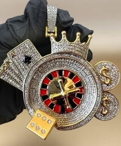Colgante de Lujo con Temática de Casino, con Ruleta y Alas, Adornado con Diamantes de Moissanita, Joyería Iced Out, Venta al por Mayor - Product Image 5