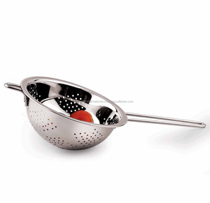 Passoire à soupe et à jus conique en acier inoxydable avec poignée en fil métallique - Product Image 3